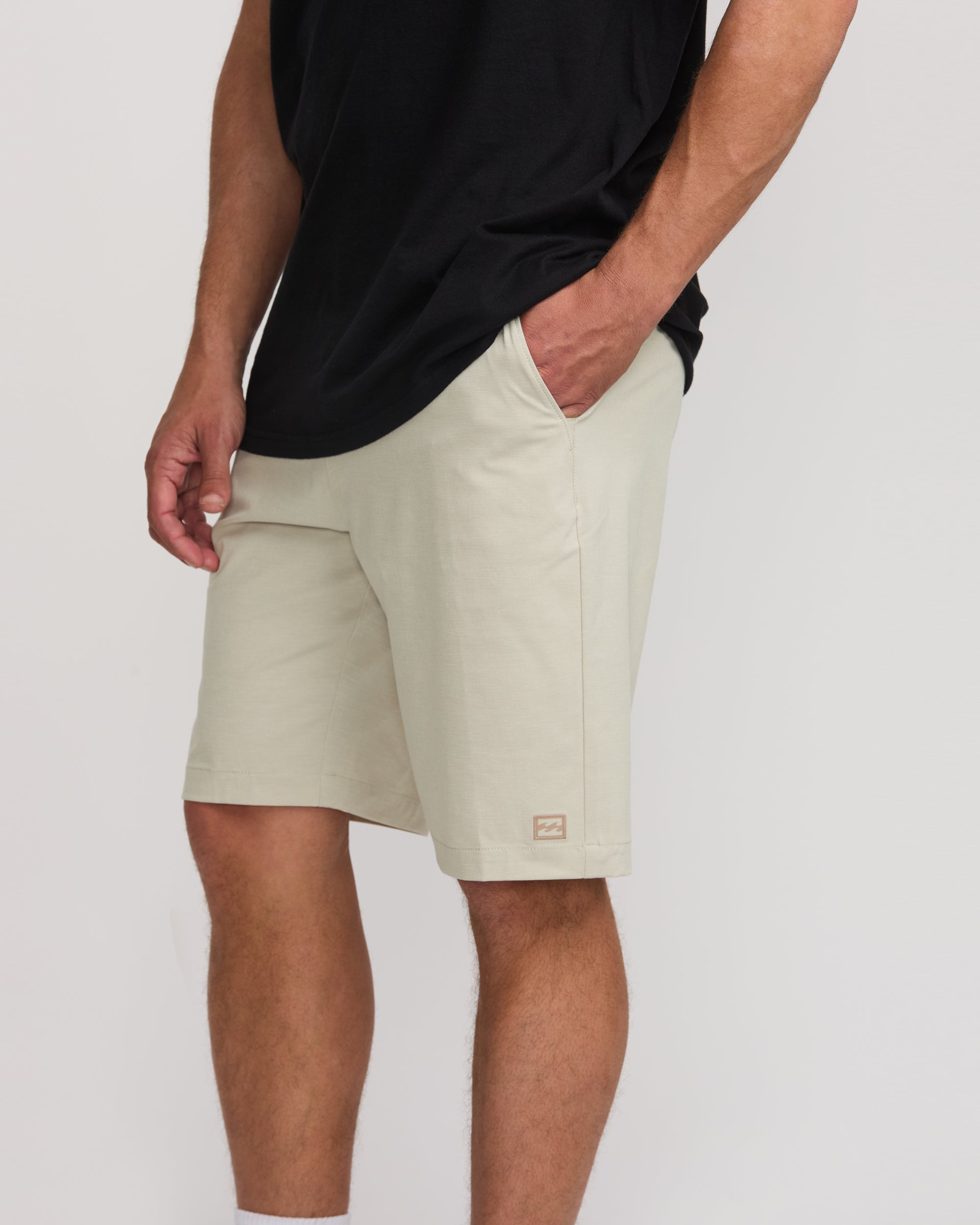 Crossfire Submersible 21 Hybrid Shorts - Bleached Sand - Image 8