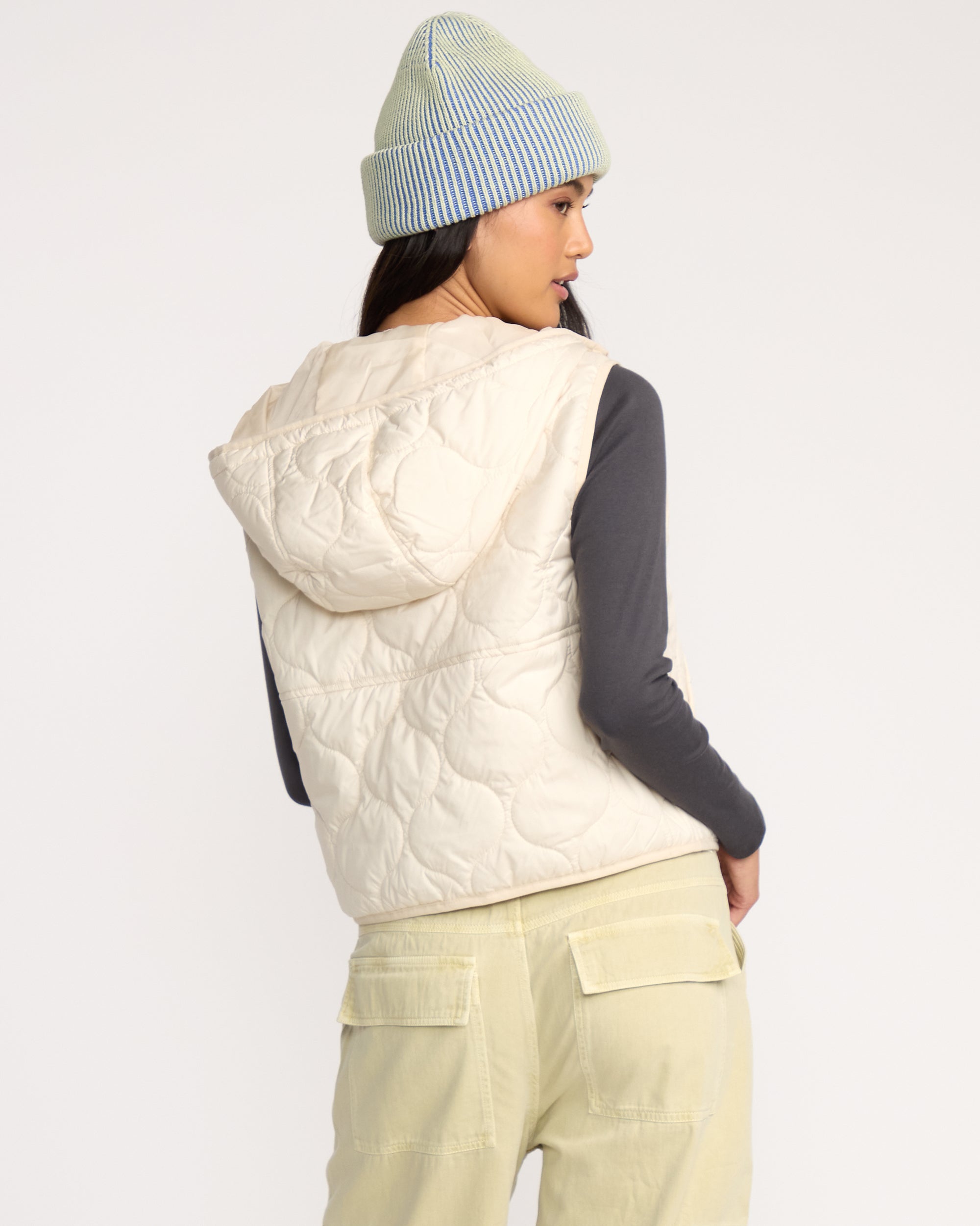 Cliffs Quilted Lightweight Vest - Whitecap - Image 5